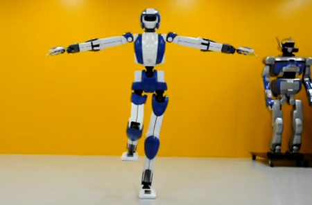 robot5 - Robot tạo dáng và ca hát