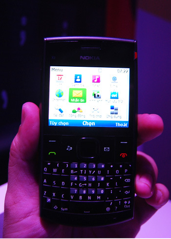 giao dine - Nokia tung ra dòng điện thoại 'chat chit' X2