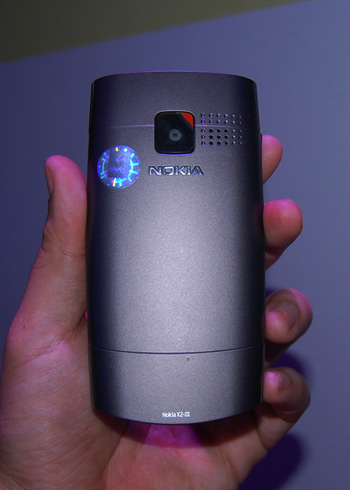 sau - Nokia tung ra dòng điện thoại 'chat chit' X2