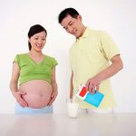 Sua la nguon cung cap vitamin D va canxi cho thai nhi phat trien 150x150 - 4 phương pháp đơn giản giúp bà bầu sinh đẻ dễ dàng