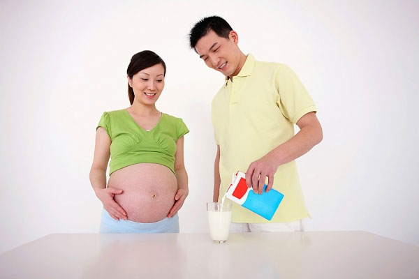 Sua la nguon cung cap vitamin D va canxi cho thai nhi phat trien - Bí quyết lựa chọn đồ uống cho mẹ bầu