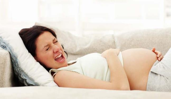 nam ngua khi mang thai khien ba bau kho tho va chong mat hon - Những nguyên nhân càng khiến mẹ bầu thêm chóng mặt