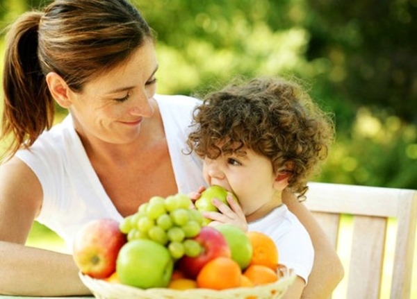 Mách mẹ những loại trái cây tốt cho hệ tiêu hóa của trẻ