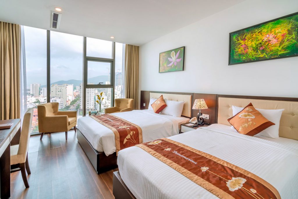 phong khach san gon gang dep mat 1024x683 - Top 10 khách sạn gần biển Đà Nẵng chất lượng, giá tốt