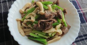 2.bo xao nam 300x158 - Top 10 những món ngon xào với nấm thơm ngon, khó cưỡng