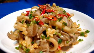 6.nam xao chay toi 300x169 - Top 10 những món ngon xào với nấm thơm ngon, khó cưỡng